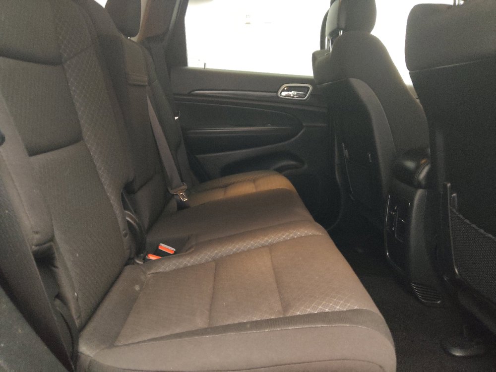 Used 2020 Jeep Grand Cherokee Laredo AWD/4WD image 19