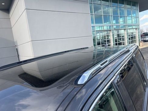 Used 2022 Jeep Wagoneer Series III w/ Premium Group I image 9