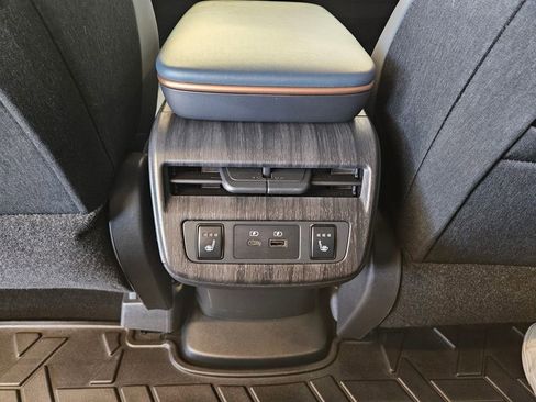 Used 2023 Nissan Ariya image 23