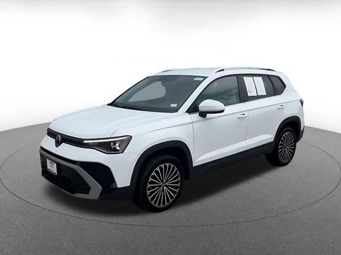 Used 2026 Volkswagen Taos SE FWD image 10