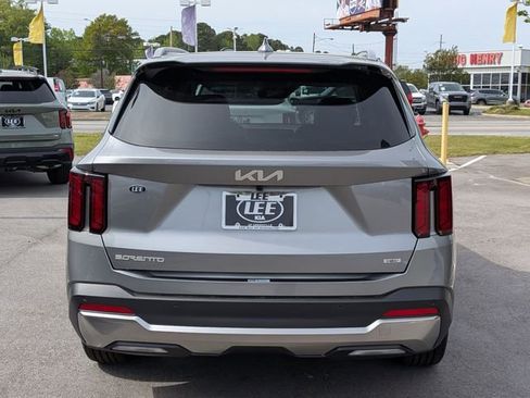 New 2026 Kia Sorento EX w/ EX Premium Package FWD image 4