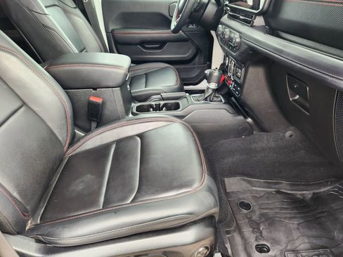 Used 2024 Jeep Wrangler Rubicon w/ Technology Group image 14