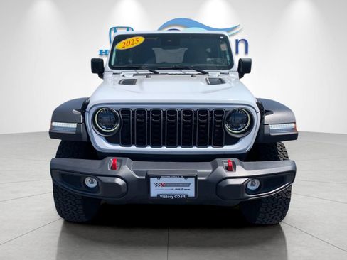 Used 2025 Jeep Wrangler Unlimited Rubicon AWD/4WD image 8