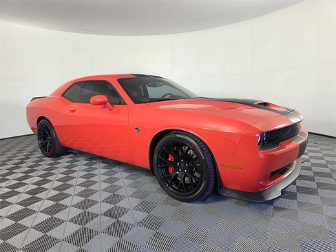 Used 2016 Dodge Challenger SRT Hellcat image 2