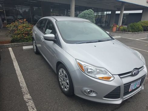 Used 2012 Ford Focus SE FWD image 3