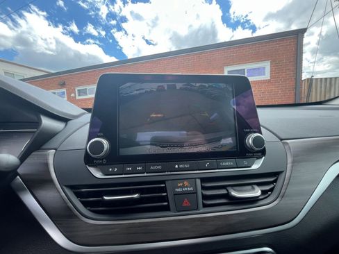 Used 2025 Nissan Altima 2.5 SV FWD image 23
