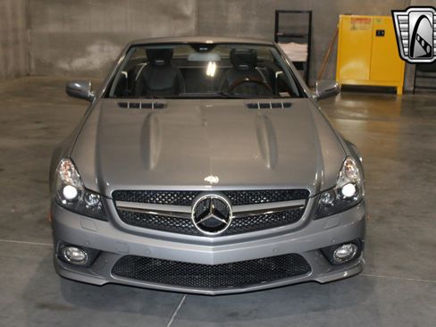 Used 2011 Mercedes-Benz SL 550 image 8