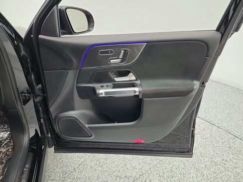 Used 2023 Mercedes-Benz GLB 250 image 20