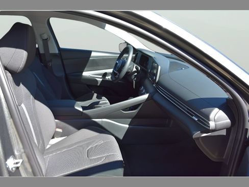 New 2026 Hyundai Elantra SE FWD image 13