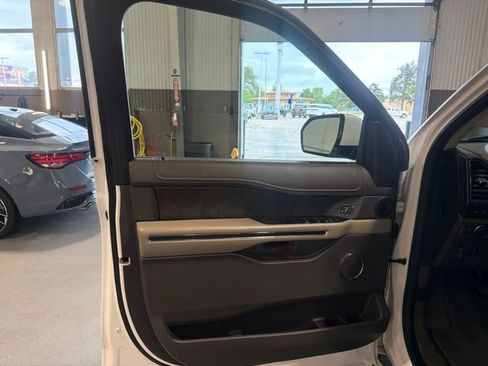 Used 2018 Ford Expedition Limited w/ Equipment Group 301A AWD/4WD image 20