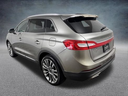 Used 2017 Lincoln MKX Reserve w/ Driver Assistance Package FWD image 4