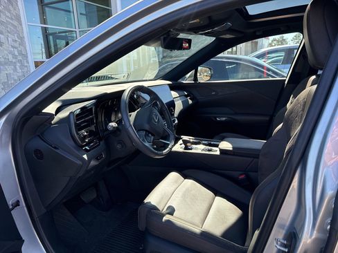Used 2024 Lexus RX 350 AWD image 2