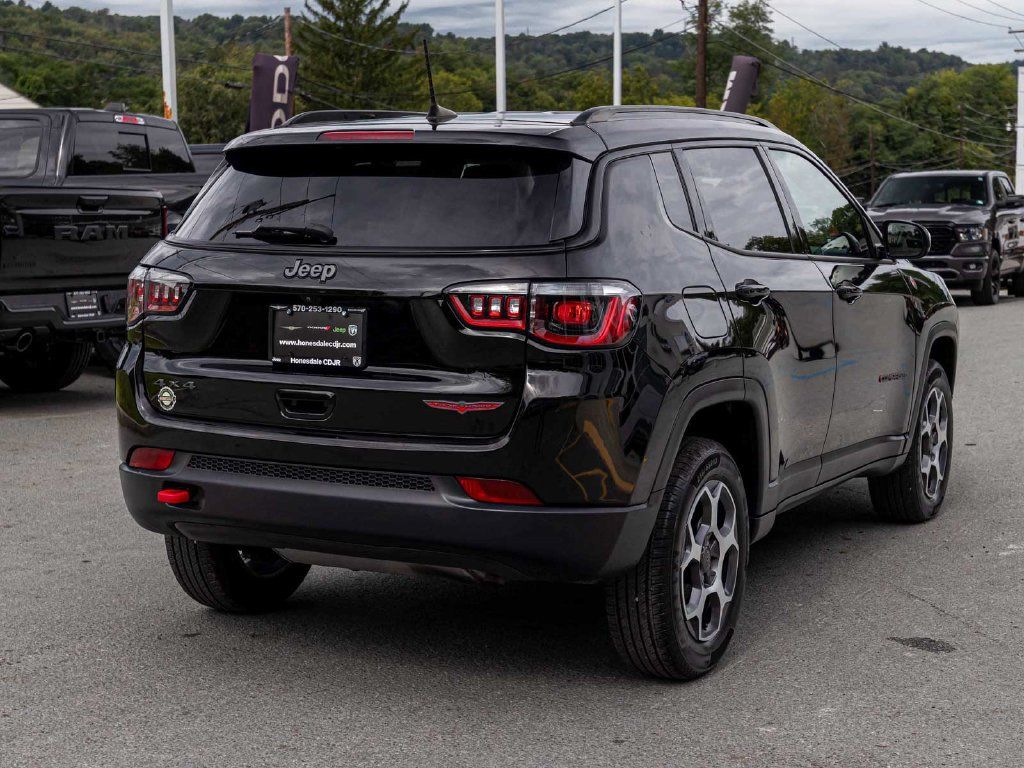 Used 2022 Jeep Compass Trailhawk w/ Trailhawk Convenience Group AWD/4WD image 4