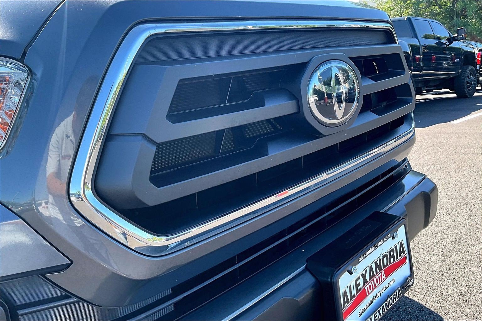 Used 2020 Toyota Tacoma SR5 w/ SR5 Appearance Package (SM) AWD/4WD image 28