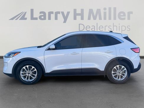 Used 2020 Ford Escape SE image 2