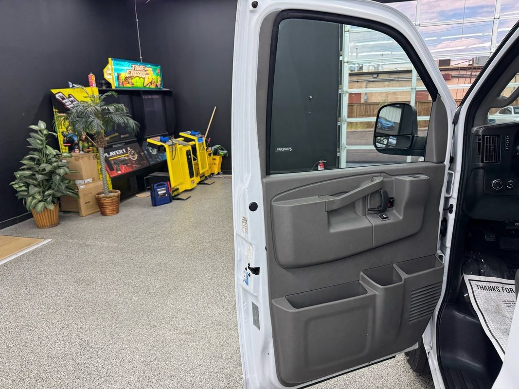 Used 2017 Chevrolet Express 3500 LT w/ LT Preferred Equipment Group RWD image 9