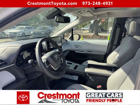 Certified 2025 Toyota Sienna XLE AWD/4WD image 13