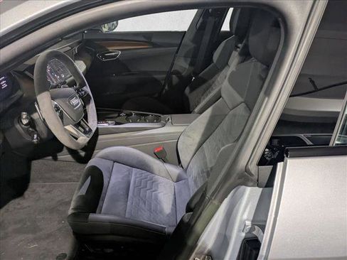 Used 2022 Audi e-tron GT Premium Plus image 18