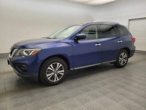 Used 2018 Nissan Pathfinder SV image 2