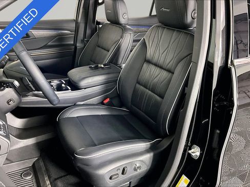Used 2025 Buick Enclave Avenir FWD image 20
