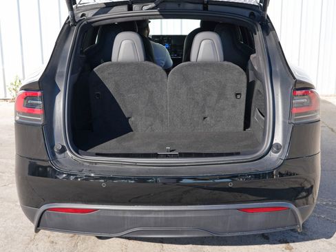 Used 2022 Tesla Model X image 10