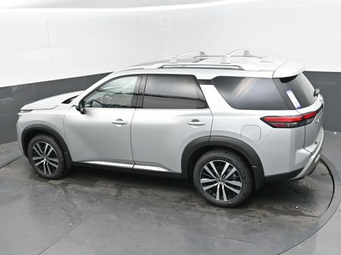 New 2025 Nissan Pathfinder Platinum image 36