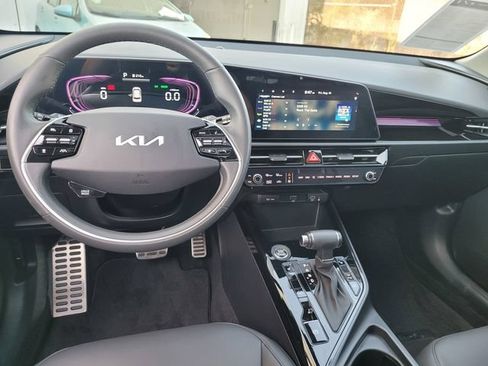 Certified 2025 Kia Niro EX Touring FWD image 20