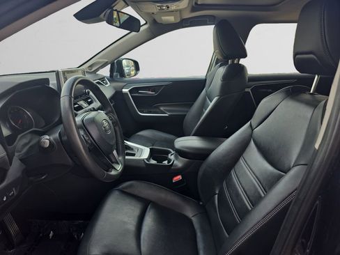 Used 2020 Toyota RAV4 XLE Premium image 11
