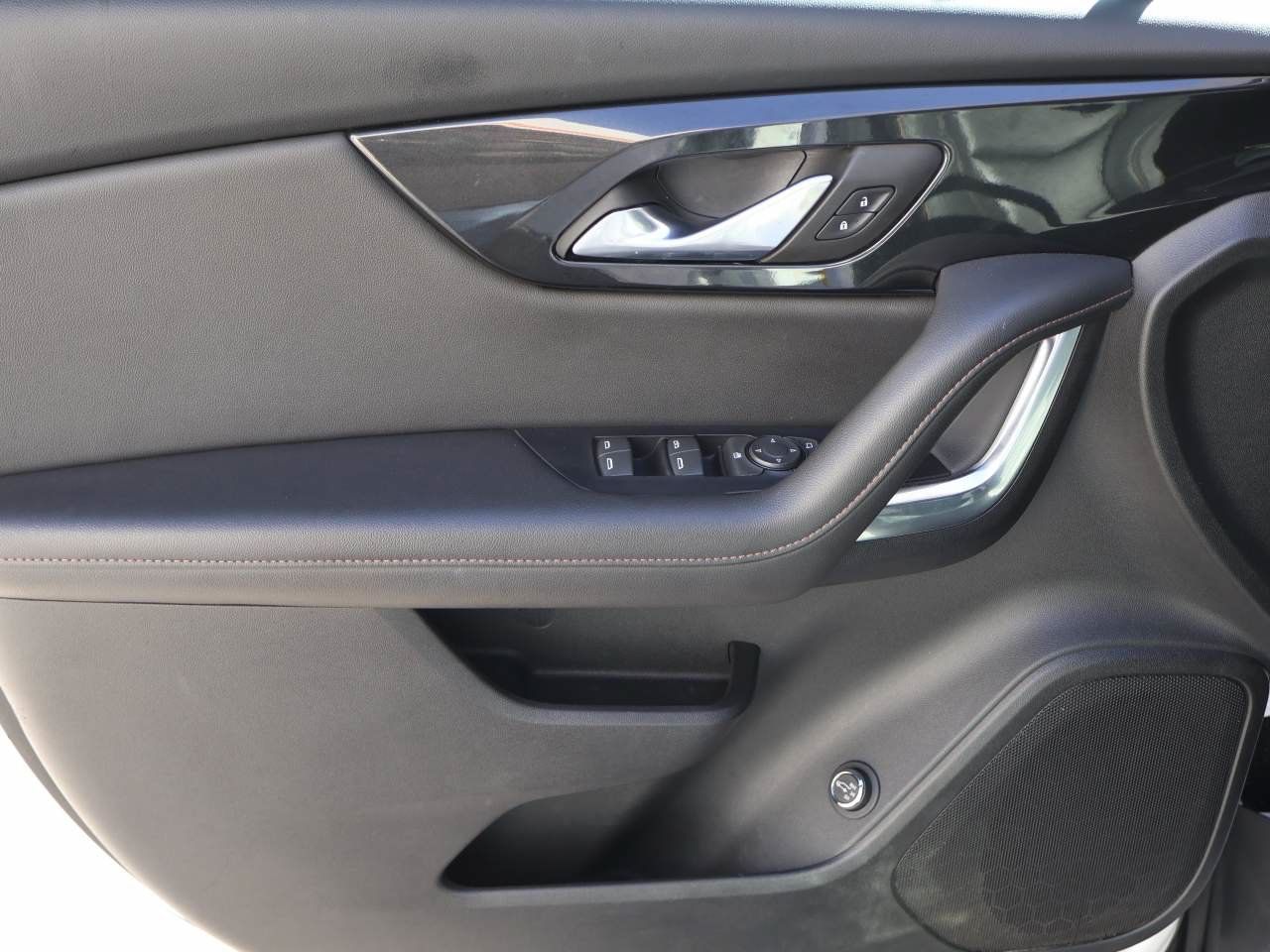 Used 2022 Chevrolet Blazer Premier w/ Driver Confidence II Package FWD image 7