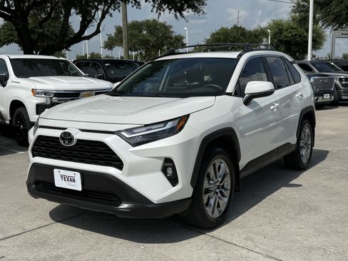 Used 2025 Toyota RAV4 XLE Premium FWD image 9