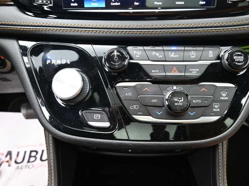 Used 2022 Chrysler Pacifica Pinnacle image 8