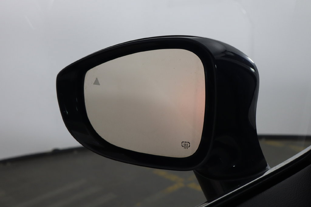 Used 2025 Chrysler Pacifica Select FWD image 45
