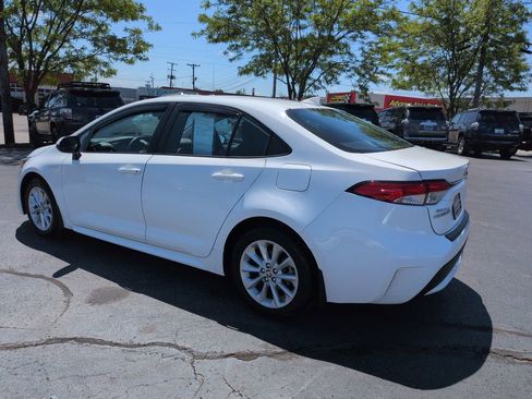 Used 2022 Toyota Corolla LE FWD image 3