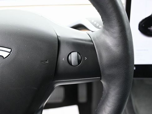 Used 2022 Tesla Model Y Long Range image 19