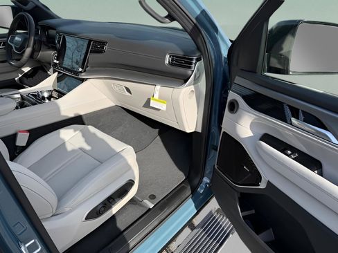 New 2026 Jeep Grand Wagoneer Limited AWD/4WD image 16