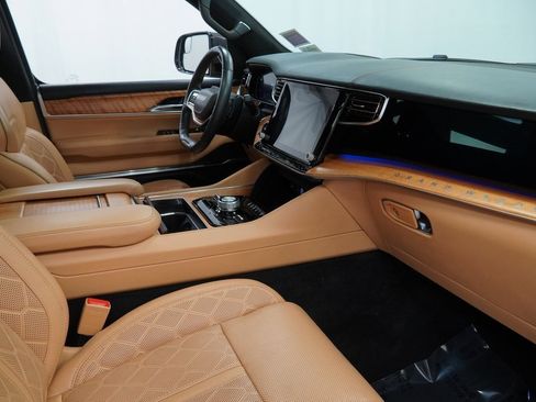 Used 2022 Jeep Grand Wagoneer Series III image 51