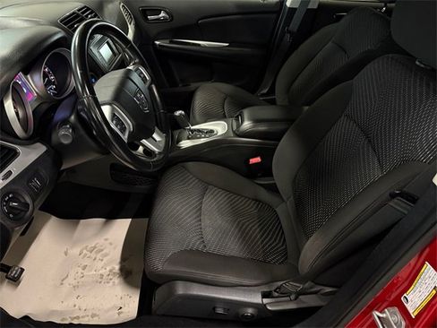 Used 2020 Dodge Journey SE w/ SE Popular Equipment Group image 9
