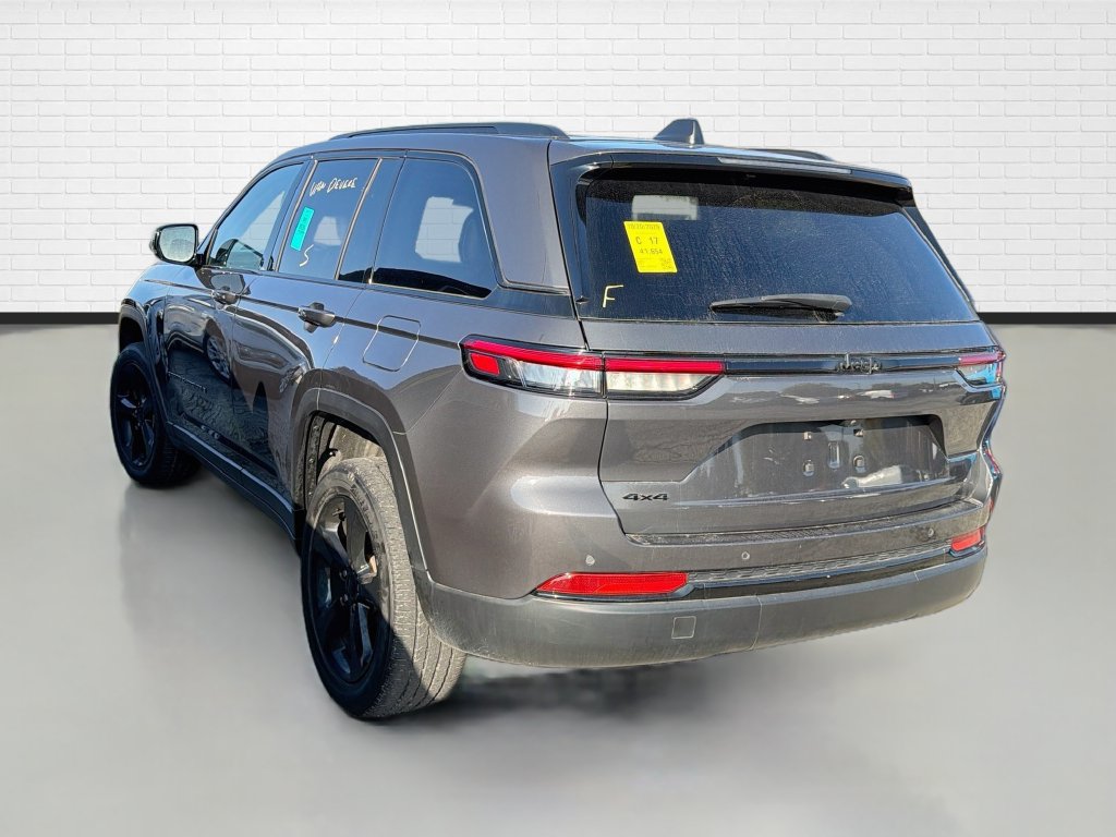 Used 2023 Jeep Grand Cherokee Altitude AWD/4WD image 6
