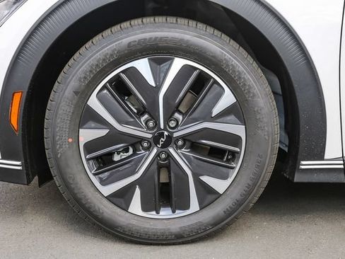New 2024 Kia EV6 Light RWD image 11