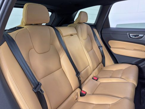Used 2023 Volvo XC60 B5 Ultimate w/ Climate Package image 38