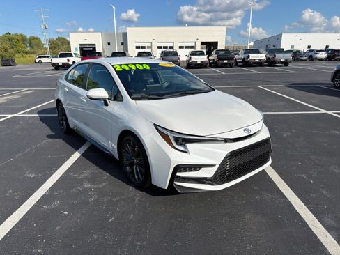 Used 2025 Toyota Corolla SE FWD image 8