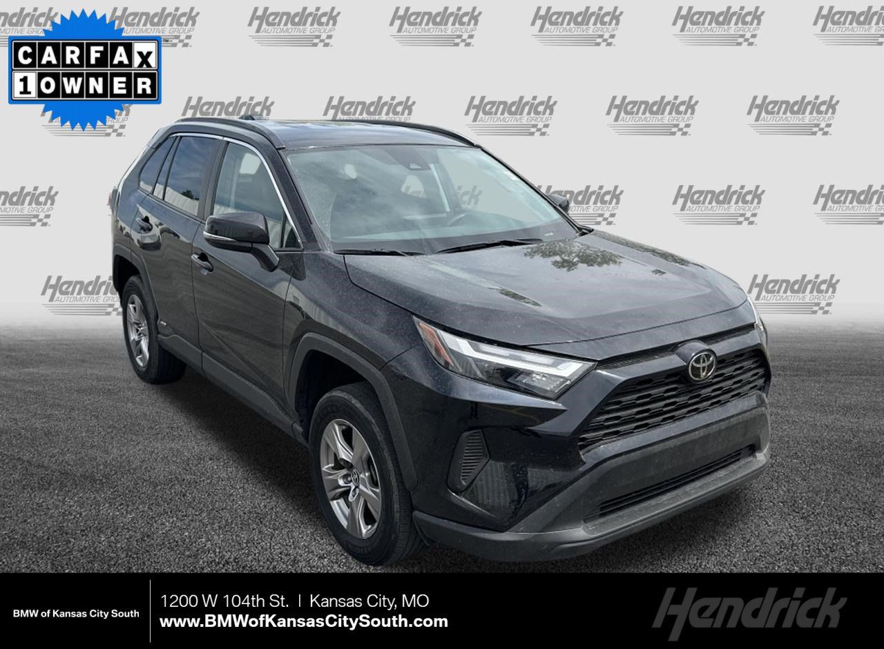 Used 2025 Toyota RAV4 XLE AWD/4WD image 1