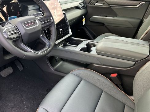 Used 2026 GMC Acadia AT4 w/ Super Cruise Package AWD/4WD image 7