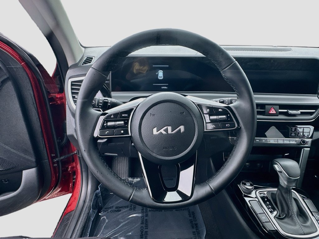 Certified 2025 Kia Seltos S FWD image 11