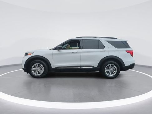 Used 2023 Ford Explorer XLT AWD/4WD image 5