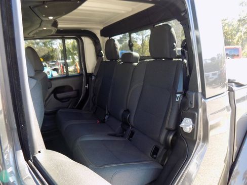 Certified 2024 Jeep Gladiator Sport image 23