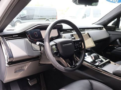 Used 2025 Land Rover Range Rover Sport Dynamic SE AWD/4WD image 18
