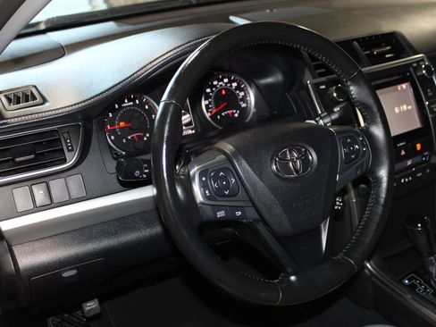 Used 2016 Toyota Camry XSE image 18