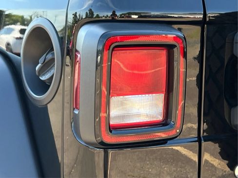 Used 2020 Jeep Wrangler Unlimited Sport AWD/4WD image 33