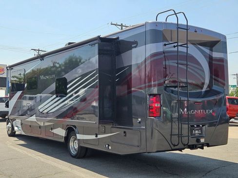 Used 2019 Ford F550 2WD Regular Cab Super Duty w/ XLT Value Package image 6